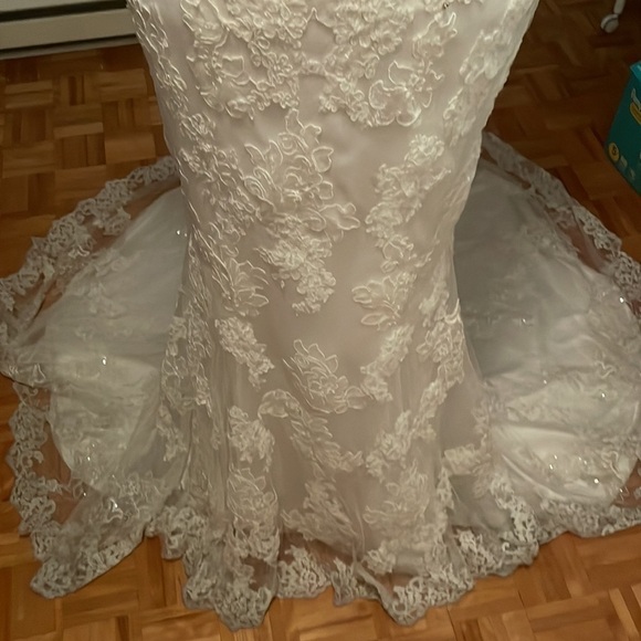 Sophia Tolli Elegant Lace Wedding Dress in Cream - Picture 7 of 14